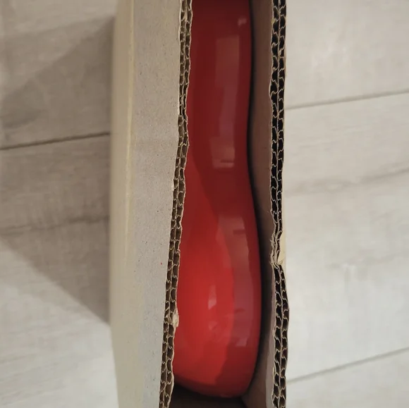 Le Creuset Heart-Shaped Red Stoneware Bakeware Bowl Cerise Seoul - Picture 6 of 6